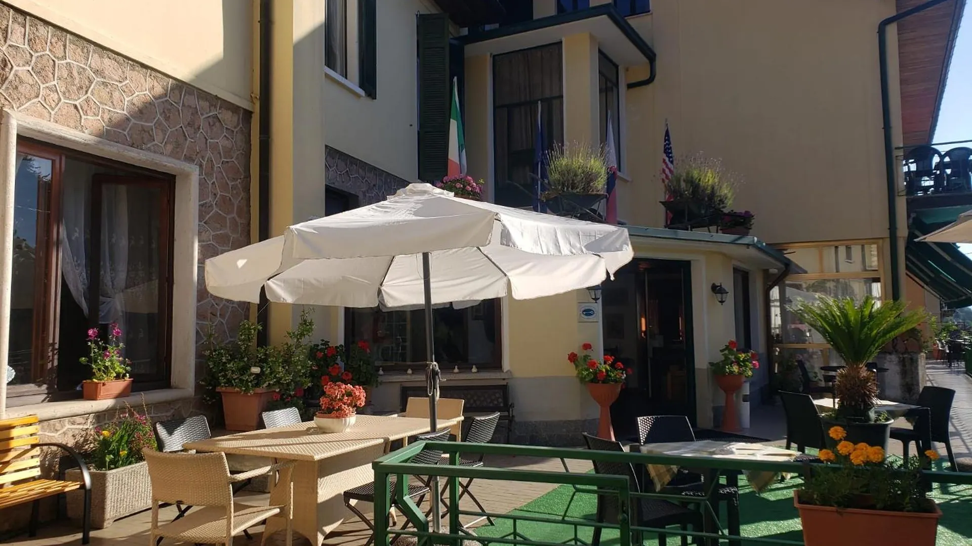 Budget Hotel Vittoria & Ristorante Marzio Italy
